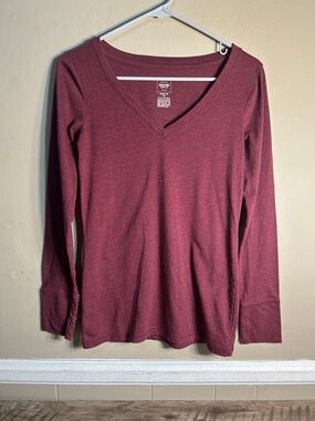 Mossimo Supply Co. Women's Long Sleeve V-Neck Top - Burgundy Size Medium